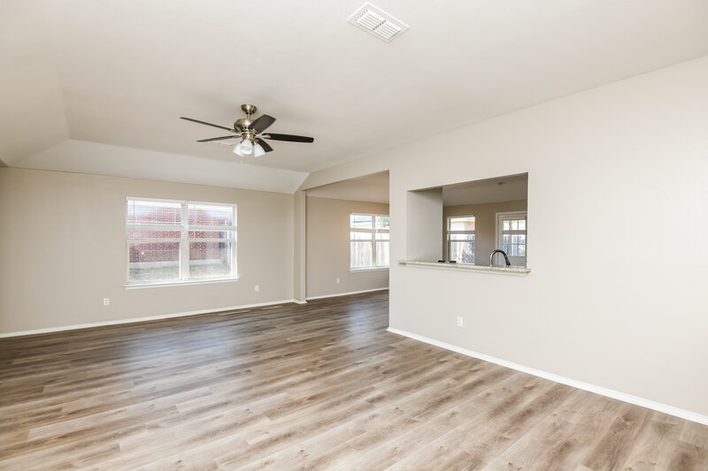 2,100/Mo, 413 Heritage Dr Crowley, TX 76036 Living Room View 2