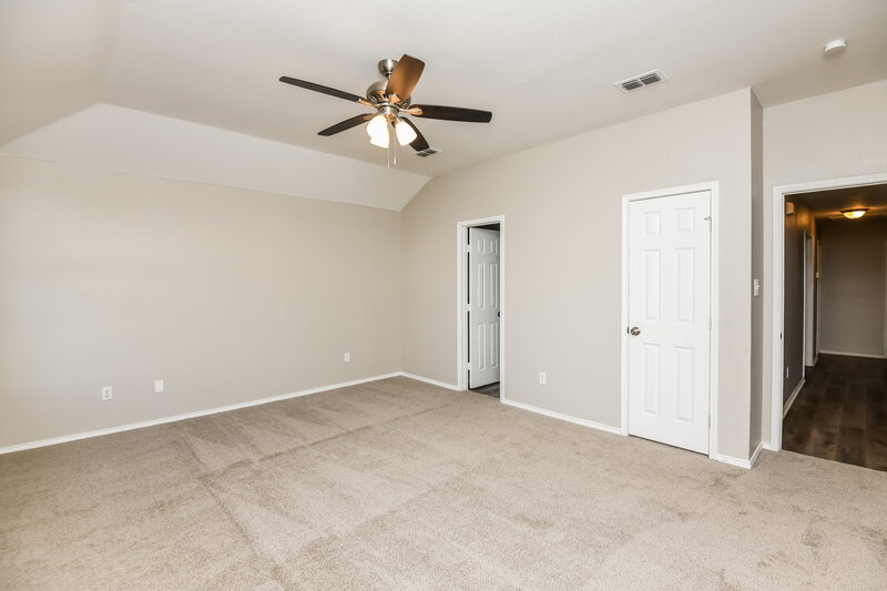 2,100/Mo, 413 Heritage Dr Crowley, TX 76036 Main Bedroom View 2