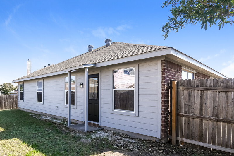 2,100/Mo, 413 Heritage Dr Crowley, TX 76036 Rear View