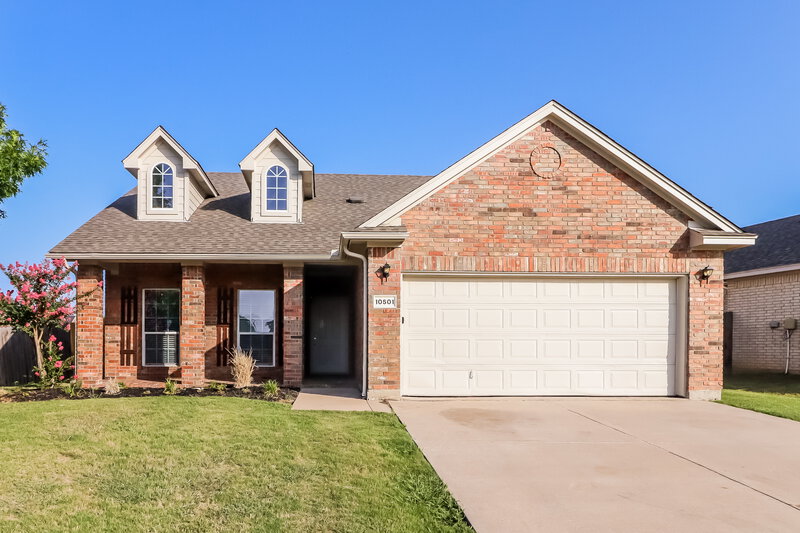 2,235/Mo, 10501 Big Oak Dr Fort Worth, TX 76131 External View