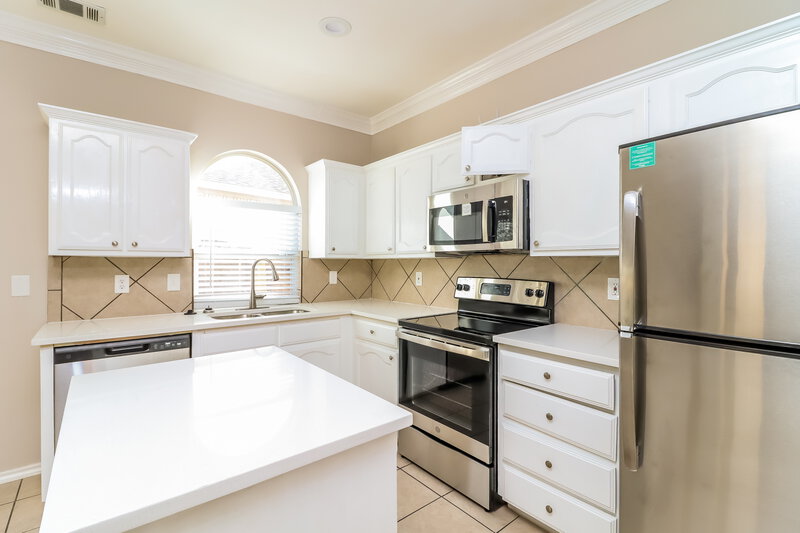 2,235/Mo, 10501 Big Oak Dr Fort Worth, TX 76131 Kitchen View