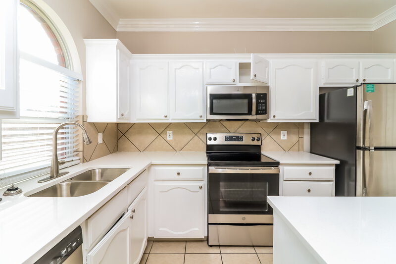 2,235/Mo, 10501 Big Oak Dr Fort Worth, TX 76131 Kitchen View 3