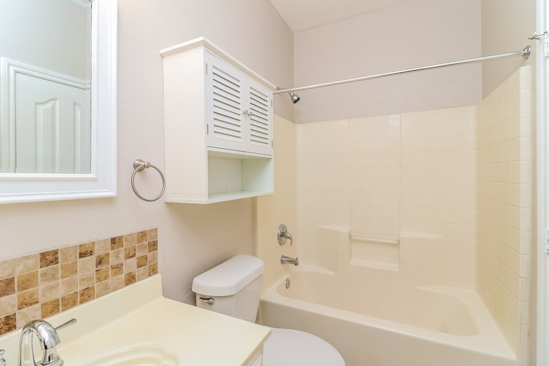 2,235/Mo, 10501 Big Oak Dr Fort Worth, TX 76131 Bathroom View