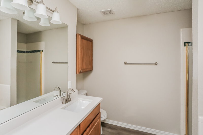 2,160/Mo, 1809 Clayton Dr Mansfield, TX 76063 Main Bathroom View