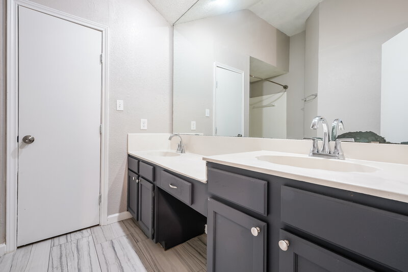 2,455/Mo, 1307 Jasmine Dr Lewisville, TX 75077 Main Bathroom View
