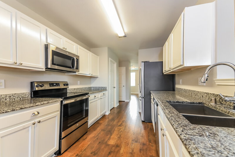 2,120/Mo, 1305 Evergreen St Royse City, TX 75189 Kitchen View 2
