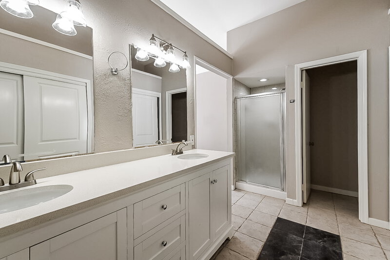 2,440/Mo, 465 Kenya St Cedar Hill, TX 75104 Main Bathroom View 2
