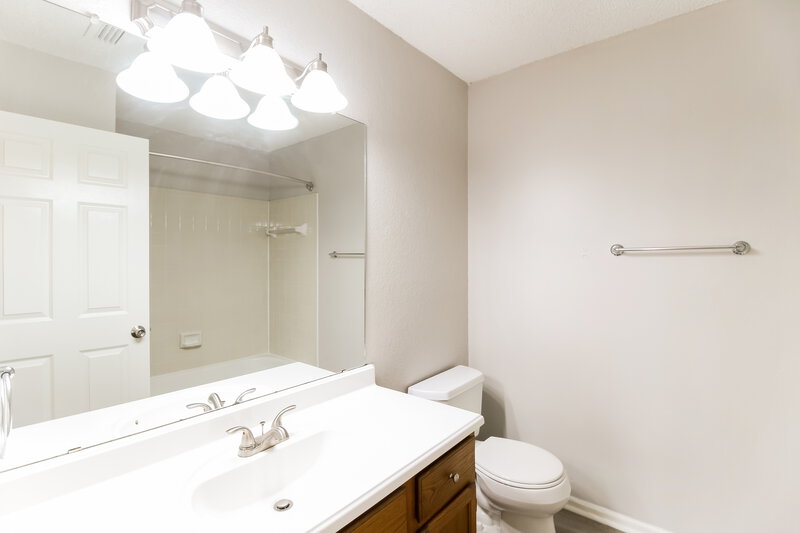 2,715/Mo, 414 Kirkwood Dr Lewisville, TX 75067 Bathroom View