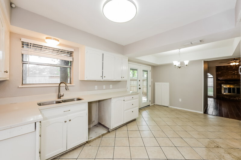 2,340/Mo, 3905 Sunday Hill Dr Arlington, TX 76016 Kitchen View
