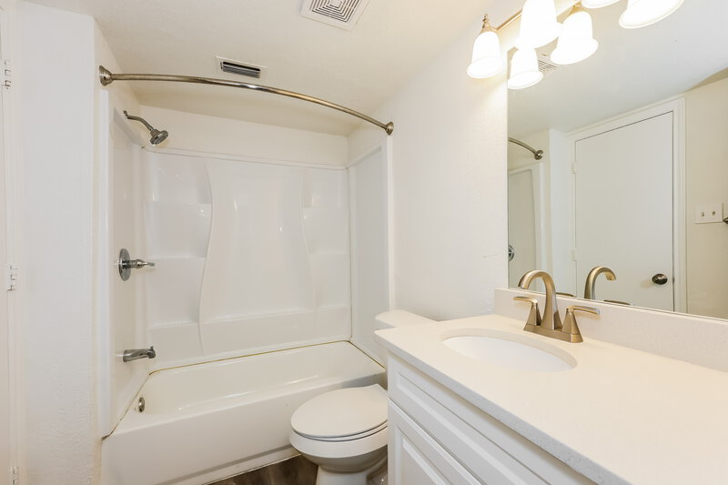 2,340/Mo, 3905 Sunday Hill Dr Arlington, TX 76016 Bathroom View