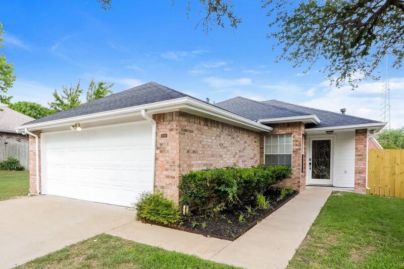 2,370/Mo, 215 Streamside Dr Desoto, TX 75115 External View