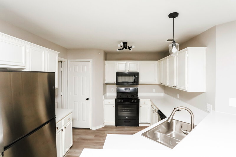 2,370/Mo, 215 Streamside Dr Desoto, TX 75115 Kitchen View