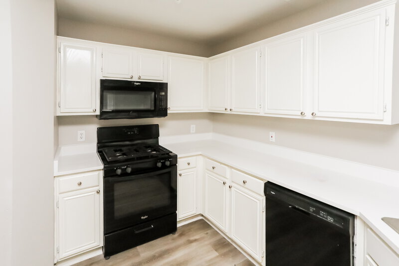 2,370/Mo, 215 Streamside Dr Desoto, TX 75115 Kitchen View 2