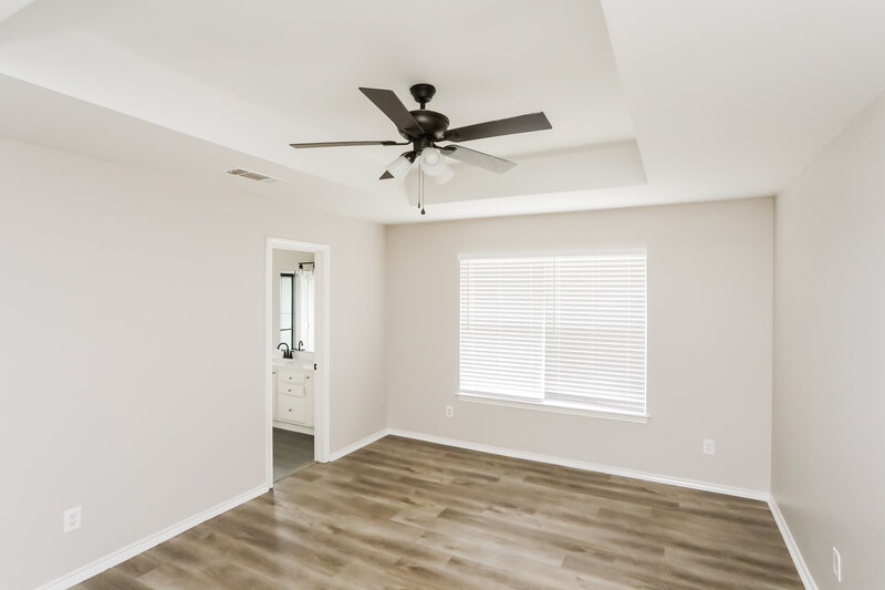 2,370/Mo, 215 Streamside Dr Desoto, TX 75115 Main Bedroom View