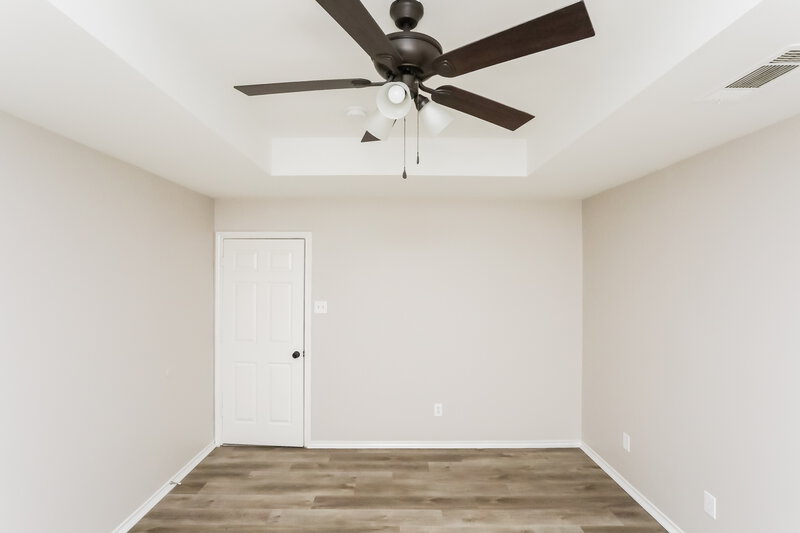 2,370/Mo, 215 Streamside Dr Desoto, TX 75115 Main Bathroom View