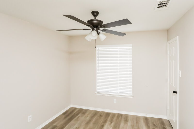 2,370/Mo, 215 Streamside Dr Desoto, TX 75115 Bedroom View 2