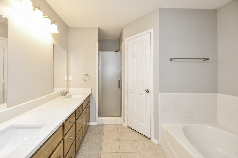 2,240/Mo, 105 Princeton Cir Forney, TX 75126 Main Bathroom View