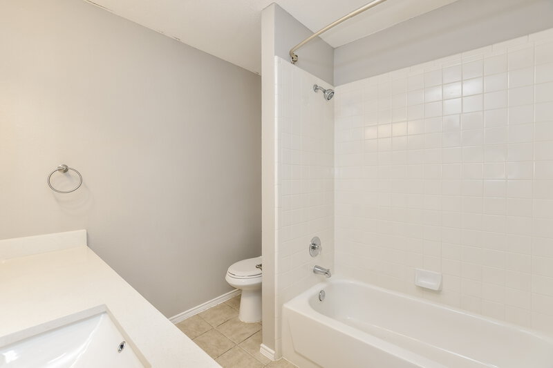 2,240/Mo, 105 Princeton Cir Forney, TX 75126 Bathroom View