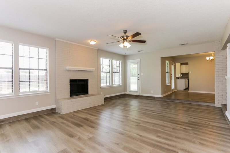 2,595/Mo, 2505 Tiber River Ct Grand Prairie, TX 75052 Living Room View 2