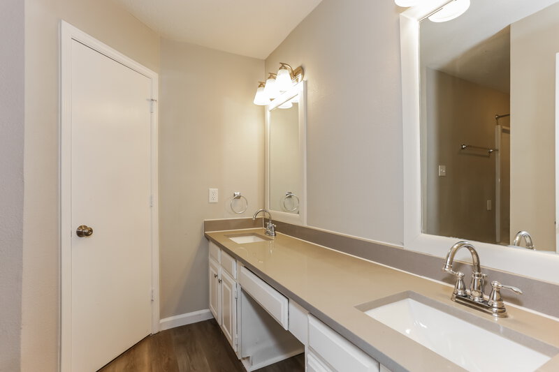 2,595/Mo, 2505 Tiber River Ct Grand Prairie, TX 75052 Main Bathroom View