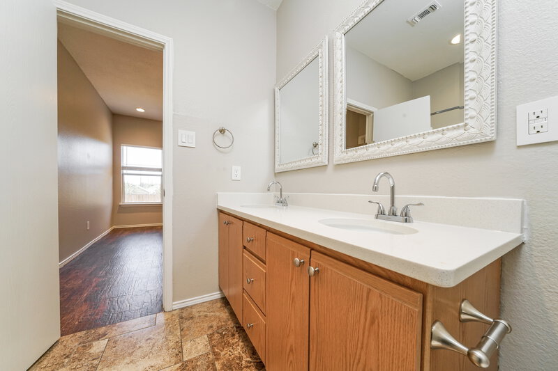 2,205/Mo, 3020 Penniman Rd Denton, TX 76209 Main Bathroom View