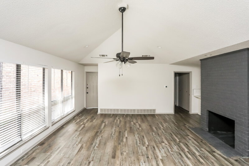 2,605/Mo, 2104 Winter Sunday Way Arlington, TX 76012 Living Room View