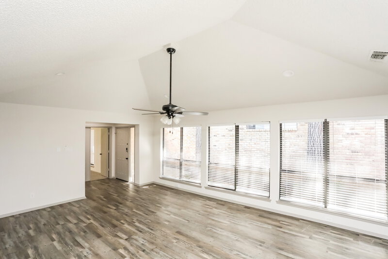 2,605/Mo, 2104 Winter Sunday Way Arlington, TX 76012 Living Room View 2