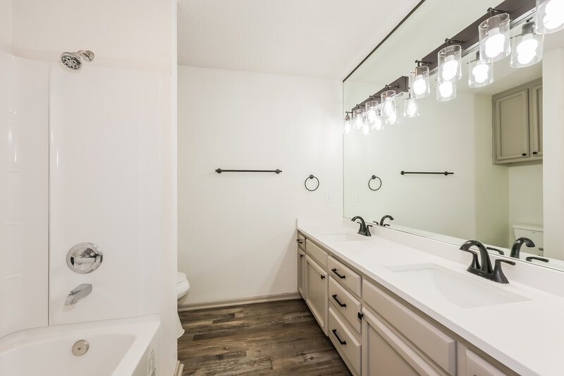 2,435/Mo, 2104 Winter Sunday Way Arlington, TX 76012 Bathroom View