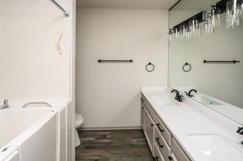 2,605/Mo, 2104 Winter Sunday Way Arlington, TX 76012 Bathroom View