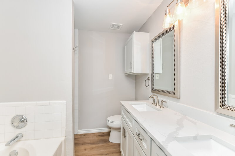 2,005/Mo, 1401 Buckingham Dr Forney, TX 75126 Bathroom View
