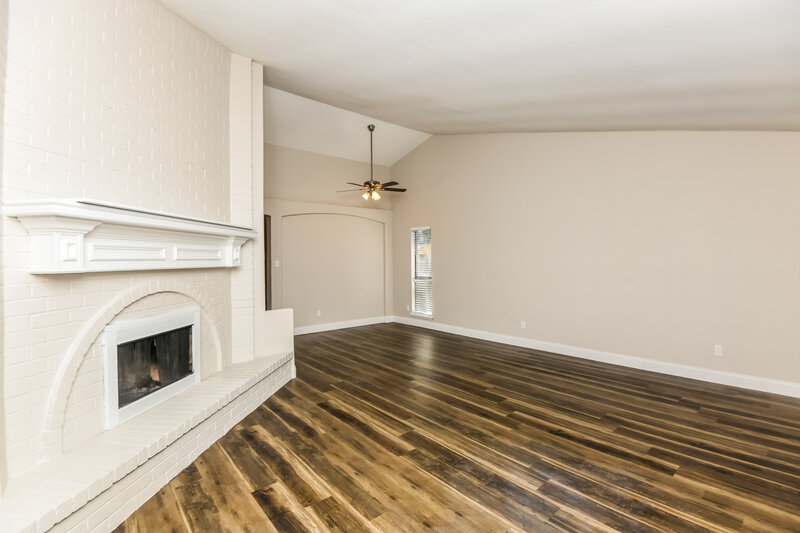 2,305/Mo, 6707 Greenspring Dr Arlington, TX 76016 Living Room View