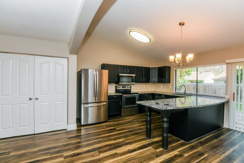 2,305/Mo, 6707 Greenspring Dr Arlington, TX 76016 Kitchen View