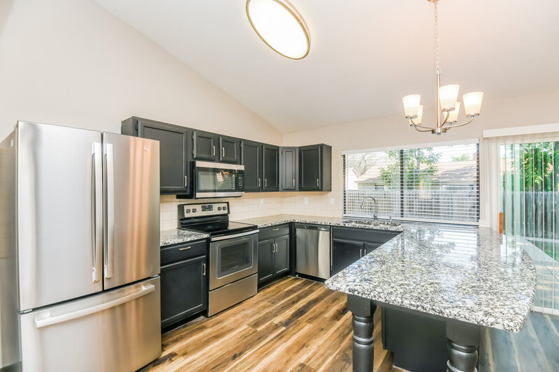 2,305/Mo, 6707 Greenspring Dr Arlington, TX 76016 Kitchen View 2