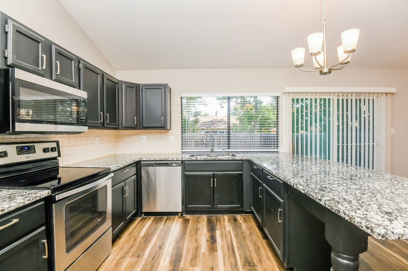 2,305/Mo, 6707 Greenspring Dr Arlington, TX 76016 Kitchen View 3