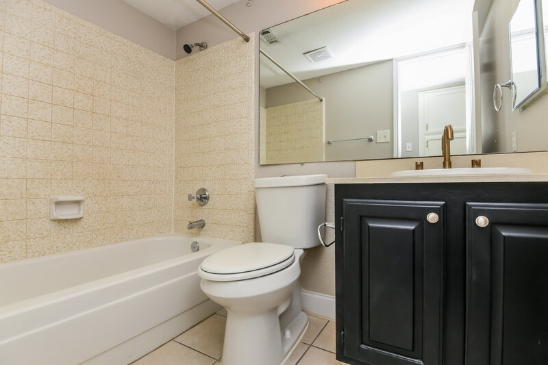 2,305/Mo, 6707 Greenspring Dr Arlington, TX 76016 Bathroom View