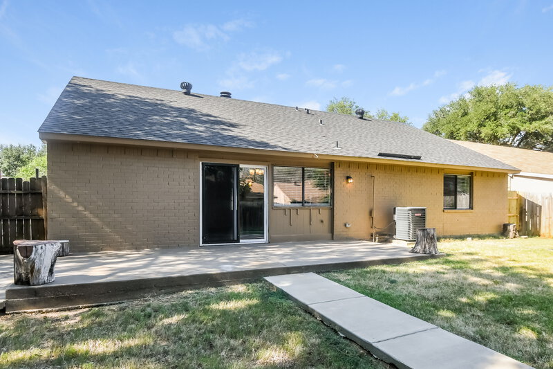 2,305/Mo, 6707 Greenspring Dr Arlington, TX 76016 Rear View