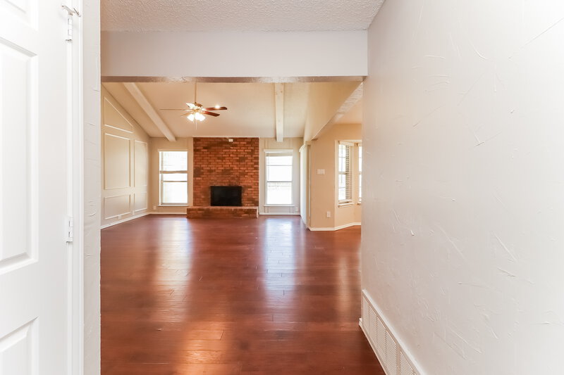 2,390/Mo, 4201 Woodhill Dr # A1 Arlington, TX 76016 Living Room View