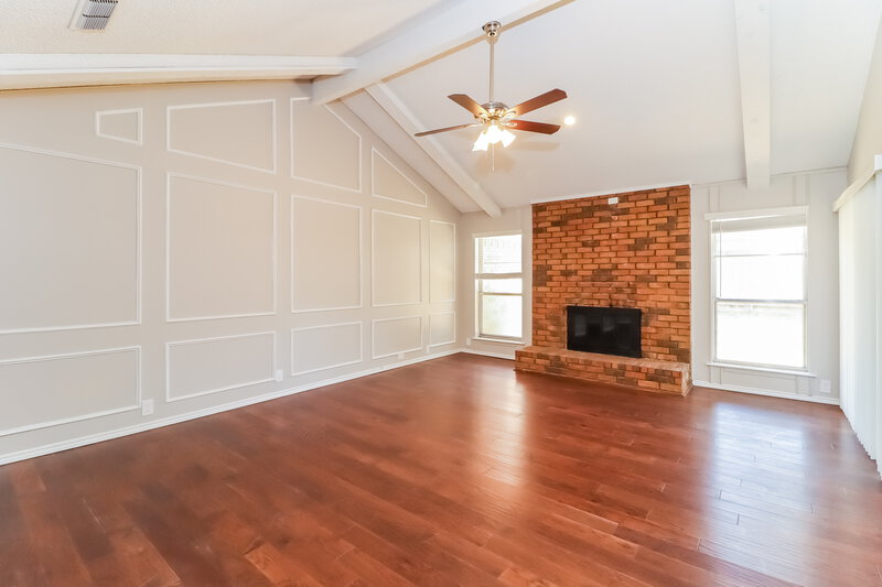 2,390/Mo, 4201 Woodhill Dr # A1 Arlington, TX 76016 Living Room View 2