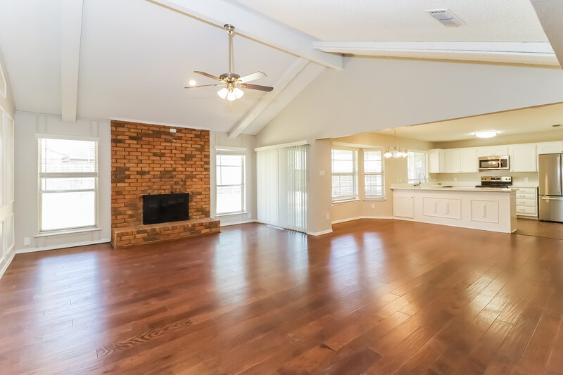 2,390/Mo, 4201 Woodhill Dr # A1 Arlington, TX 76016 Living Room View 3