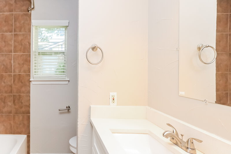 2,390/Mo, 4201 Woodhill Dr # A1 Arlington, TX 76016 Bathroom View