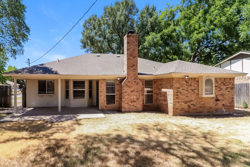 2,390/Mo, 4201 Woodhill Dr # A1 Arlington, TX 76016 Rear View