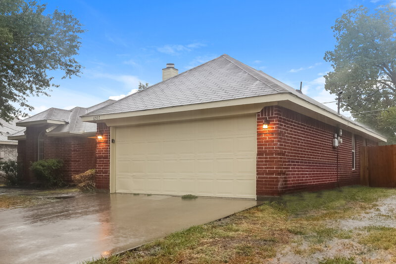 2,290/Mo, 6507 Stetter Dr Arlington, TX 76001 Front View