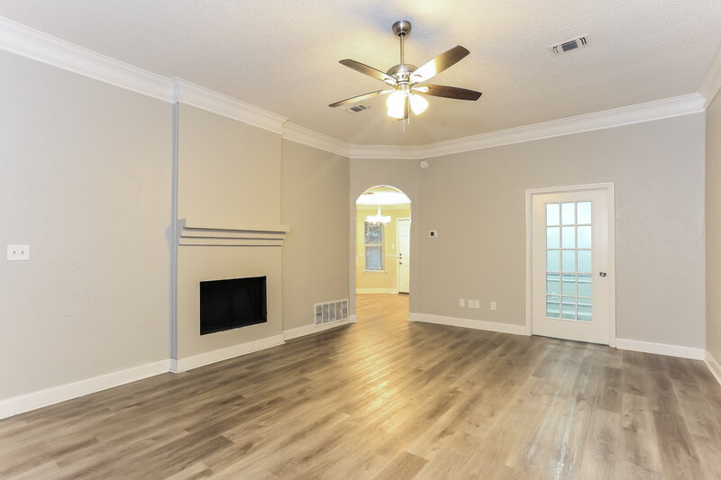 2,290/Mo, 6507 Stetter Dr Arlington, TX 76001 Living Room View 2