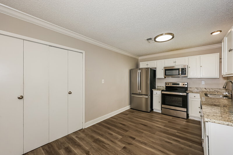 2,350/Mo, 6507 Stetter Dr Arlington, TX 76001 Kitchen View 2