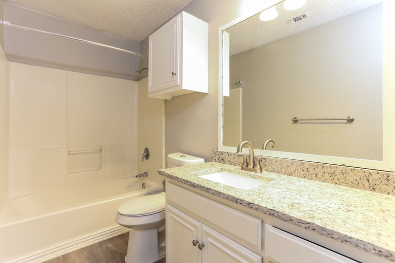 2,290/Mo, 6507 Stetter Dr Arlington, TX 76001 Bathroom View