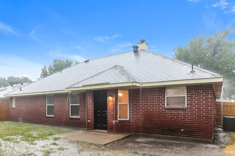 2,290/Mo, 6507 Stetter Dr Arlington, TX 76001 Rear View