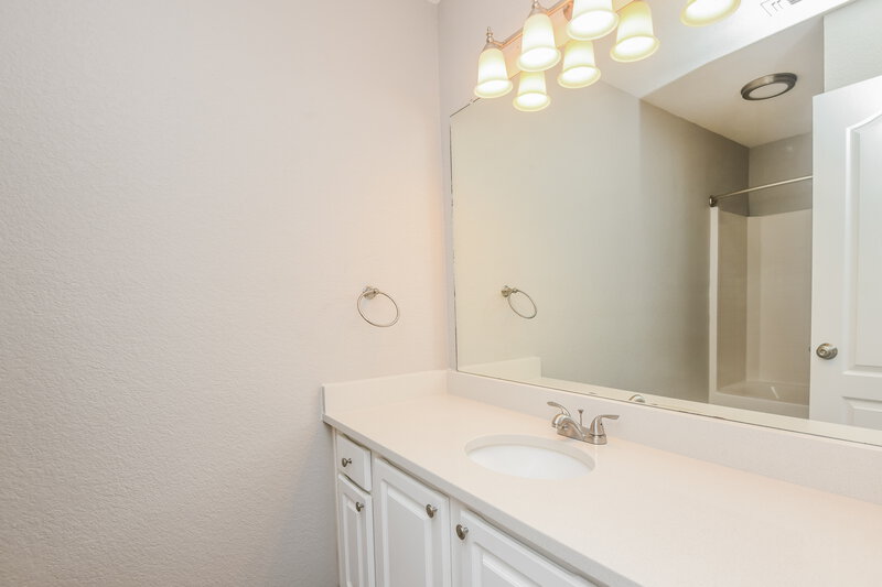 2,300/Mo, 7107 Harris Meadows Dr Arlington, TX 76002 Bathroom View