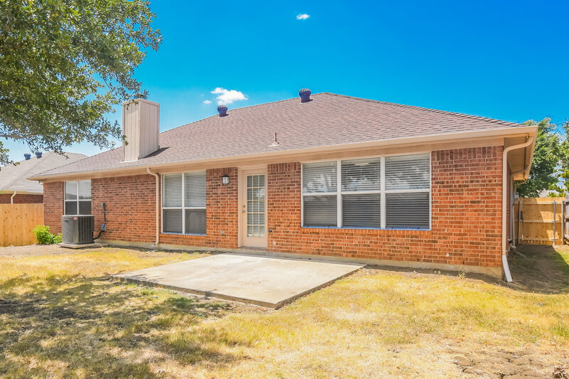 2,300/Mo, 7107 Harris Meadows Dr Arlington, TX 76002 Rear View