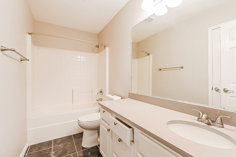 2,575/Mo, 131 Annette St Lancaster, TX 75146 Bathroom View