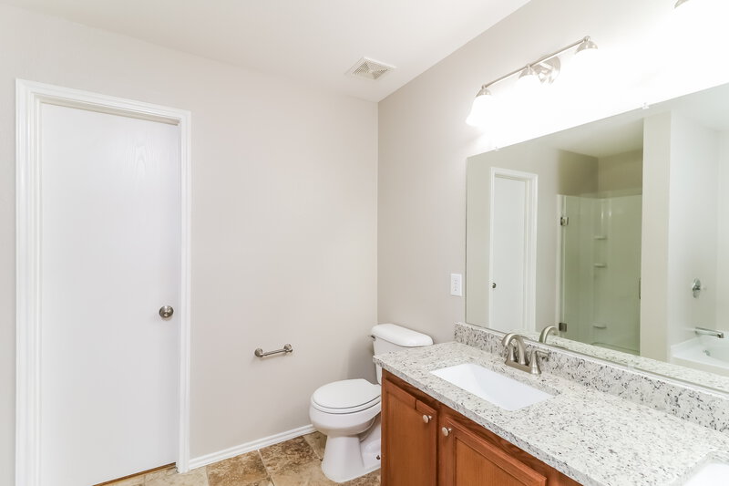 2,575/Mo, 3953 Country Ln Fort Worth, TX 76123 Main Bathroom View